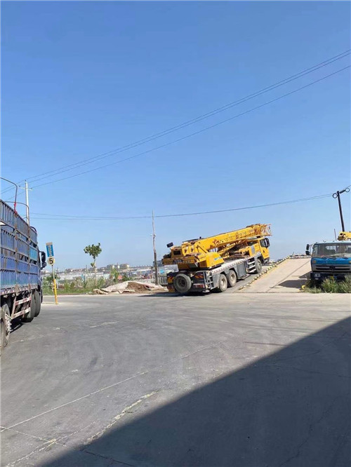 六枝特区25吨吊车的租赁价格大概是多少？