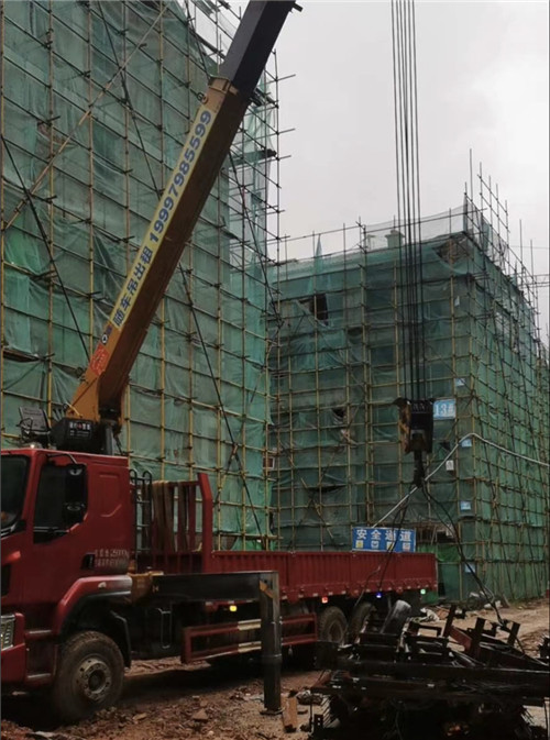 六枝特区“慢工细活”—— 吊车的 “微动控制” 技术