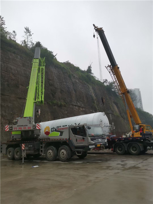 六枝特区“不怕风雨冻”—— 吊车的 “恶劣环境适应” 技术