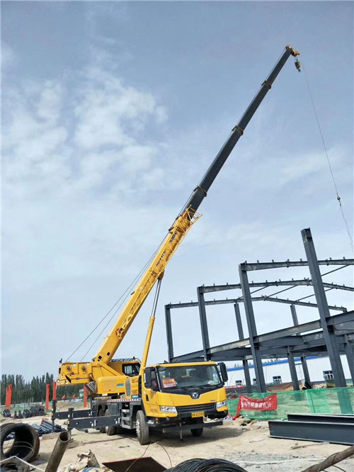 六枝特区超高层建筑钢结构吊装案例